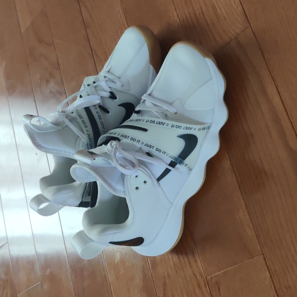 Trendy Nike girls sneakers - Picture 5 of 13